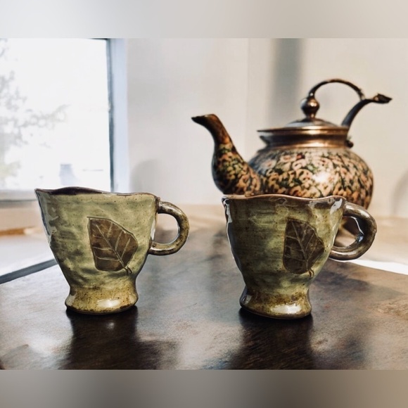 Buncheong Casting
Dark Leaf Mug 2 - Picture 2 of 11